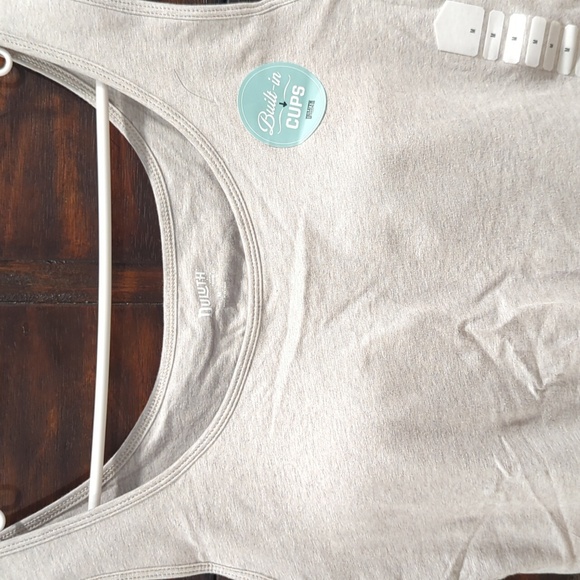 NWT Duluth No-Yank Wireless Built-In Bra Tank - Picture 2 of 6